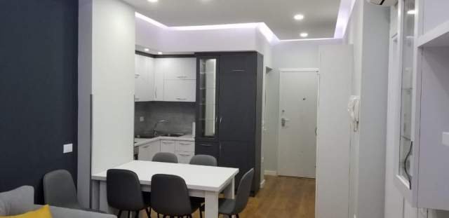 Tirane, jepet me qera apartament 1+1 Kati 8, 50 m² 500 Euro (Kika 2 ( Komuna Parisit))