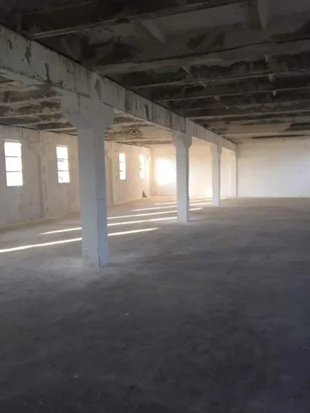 Gjirokaster, Shitet Magazin/Depo funksionale kati 2,mbi truall 635m²,sip.depos 600m²,Cmim 55'000 euro, diskutushëm, në zonën indusrtial, 600m nga aksi rrugës nacionale Gjirokaster-kakavije