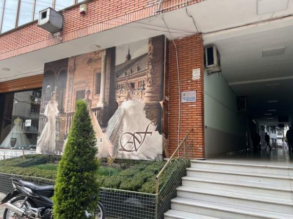 Shqiperi, shitet dyqan Kati 0, 92 m² 3.000 Euro/m2 (Tek trefu Cam)
