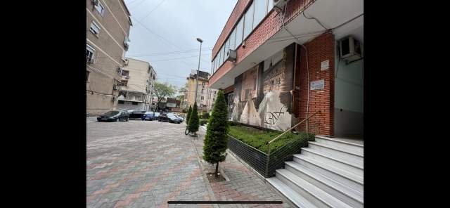 Shqiperi, shitet dyqan Kati 0, 92 m² 3.000 Euro/m2 (Tek trefu Cam)