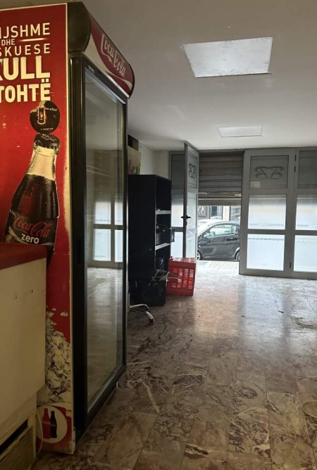 Tirane, jepet me qera ambjent biznesi Kati 1, 80 m² 500 Euro (Ambasada Amerikane)