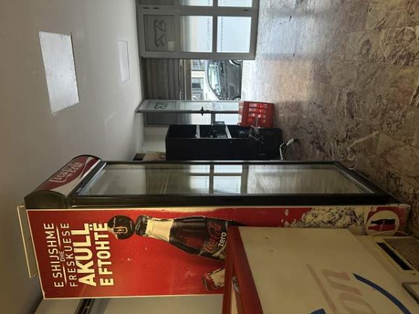 Tirane, jepet me qera ambjent biznesi Kati 1, 80 m² 500 Euro (Ambasada Amerikane)
