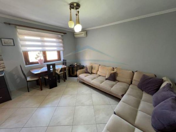 Korce, jepet me qera apartament 3+1+BLK Kati 5, 85 m² 175 Euro (Lagjia 16, Korçë.)