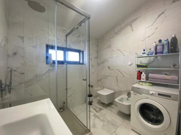 Tirane, jepet me qera apartament 1+1 Kati 3, 113 m² 400 Euro (Rruga Jordan Misja)