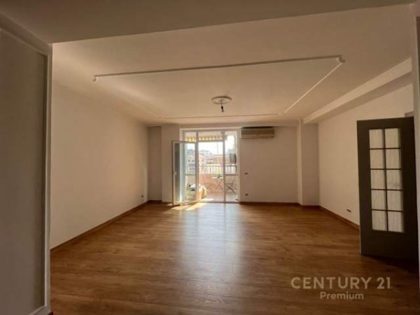 Tirane, jepet me qera zyre Kati 9, 106 m² 1.380 Euro (Rruga "Pjeter Bogdani")