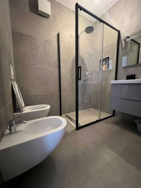 Tirane, jepet me qera zyre Kati 9, 106 m² 1.380 Euro (Rruga "Pjeter Bogdani")