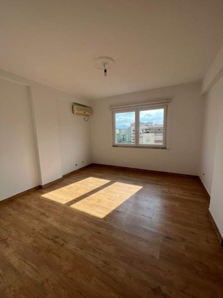 Tirane, jepet me qera zyre Kati 9, 106 m² 1.380 Euro (Rruga "Pjeter Bogdani")