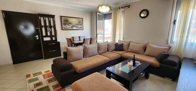 Tirane, jepet me qera apartament 2+1+BLK Kati 5, 88 m² 500 Euro (Don Bosko)