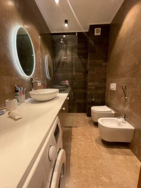 Tirane, jepet me qera apartament 2+1+BLK Kati 5, 120 m² 1.000 Euro (Jordan Misja)