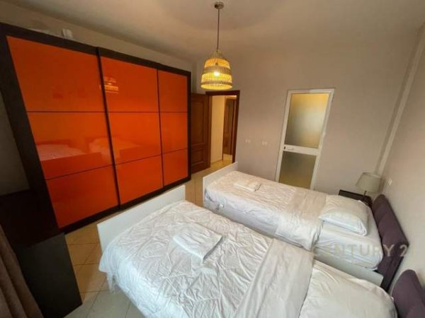 Tirane, jepet me qera apartament 2+1 Kati 8, 800 Euro