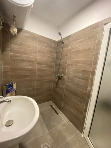 Tirane, jepet me qera apartament 1+1 Kati 1, 47 m² 300 Euro (5 Maji)