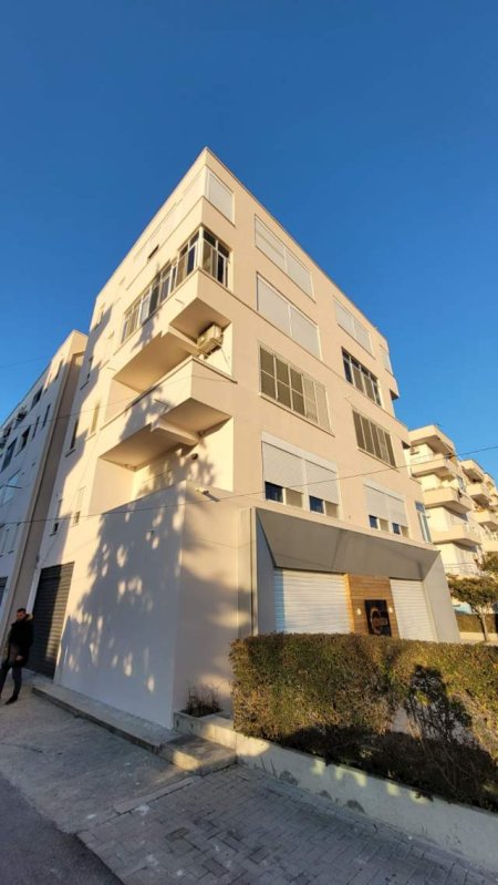 Durres, shitet apartament 3+1 Kati 5, 165 m² 85.000 Euro (LGJ.18, PERBALL SHKOLLES FISKULTURES)
