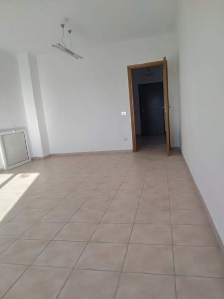 Tirane, jepet me qira per zyre appartament 3+1+1 +2 BLK, kayi 9, 140 m2, 600 euro neto
