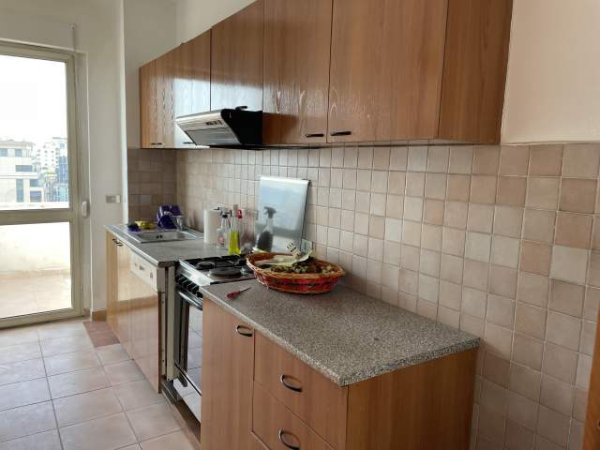 Tirane, jepet me qira per zyre appartament 3+1+1 +2 BLK, kayi 9, 140 m2, 600 euro neto