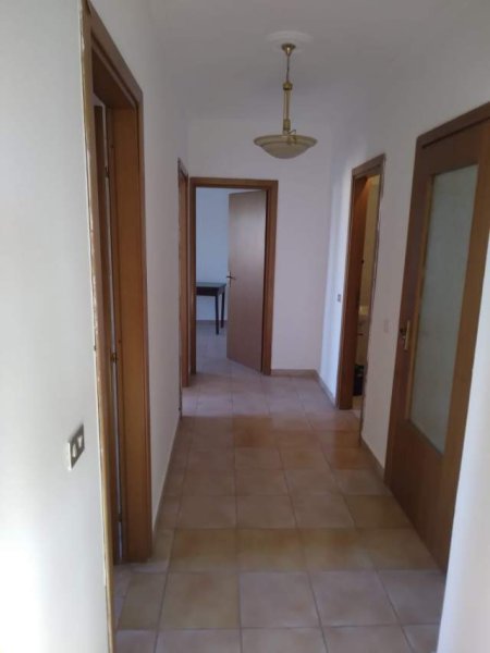 Tirane, jepet me qira per zyre appartament 3+1+1 +2 BLK, kayi 9, 140 m2, 600 euro neto