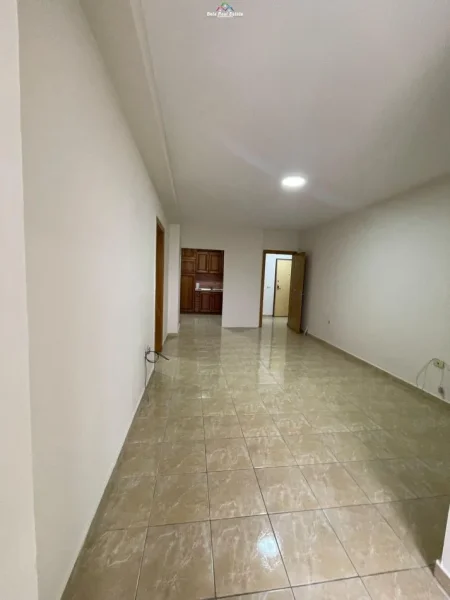 Tirane, jepet me qera zyre Kati 3, 120 m² 900 € (ish ekspozita)
