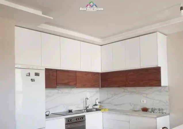 Tirane, shes apartament 1+1+Ballkon Kati 1, 75 m² 94.000 € (shkoze)