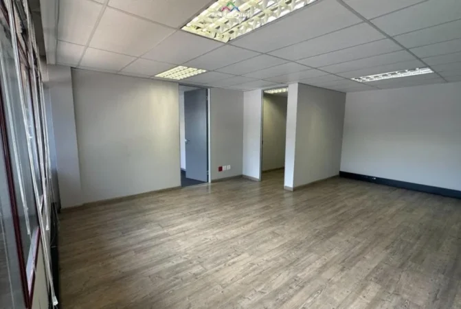 Tirane, jepet me qera dyqan Kati 0, 128 m² 1.000 € (don bosko)
