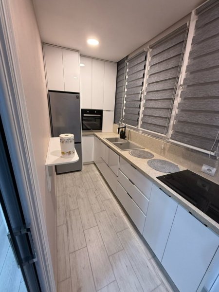 Tirane, jepet me qera apartament 1+1 Kati 4, 60 m² (Sapo Kalon Shinat e Trenit, Fundi Rruges Jordan Misja)
