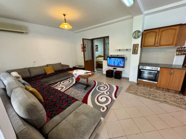 Tirane, jepet me qera Vile 2+1 Kati 1, 70 m² 320 € (5 min nga Shkolla Myslym Shima, Yzberisht)