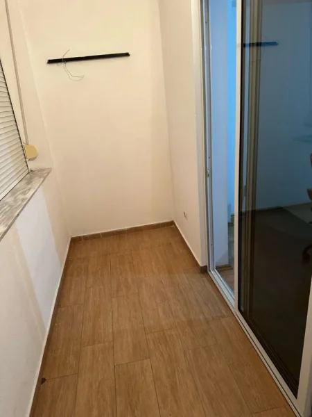 Tirane, jap me qera zyre Kati 1, 105 m² 800 € (Rruga Sami Frasheri)