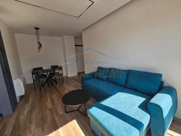 Tirane, jepet me qera apartament 2+1+Ballkon Kati 4, 98 m² 800 € (Tregu Elektrik)