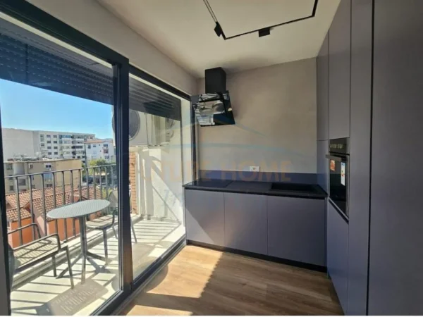 Tirane, jepet me qera apartament 2+1+Ballkon Kati 4, 98 m² 800 € (Tregu Elektrik)