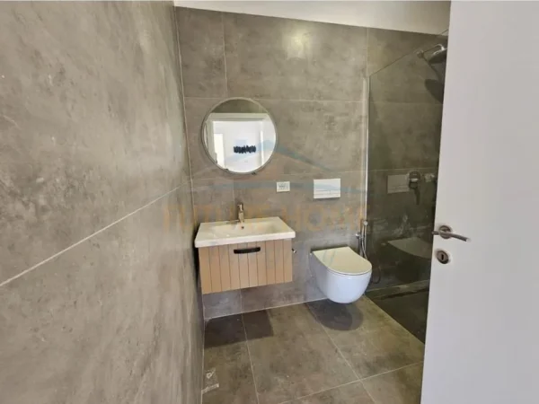 Tirane, jepet me qera apartament 2+1+Ballkon Kati 4, 98 m² 800 € (Tregu Elektrik)