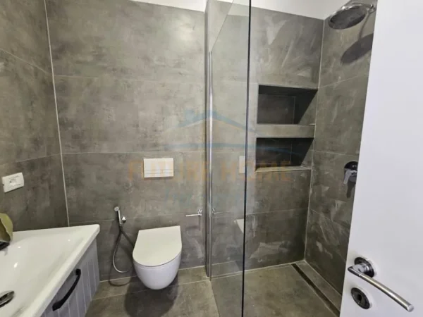 Tirane, jepet me qera apartament 2+1+Ballkon Kati 4, 98 m² 800 € (Tregu Elektrik)