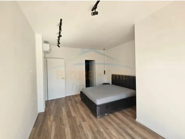 Tirane, jepet me qera apartament 2+1+Ballkon Kati 4, 98 m² 800 € (Tregu Elektrik)