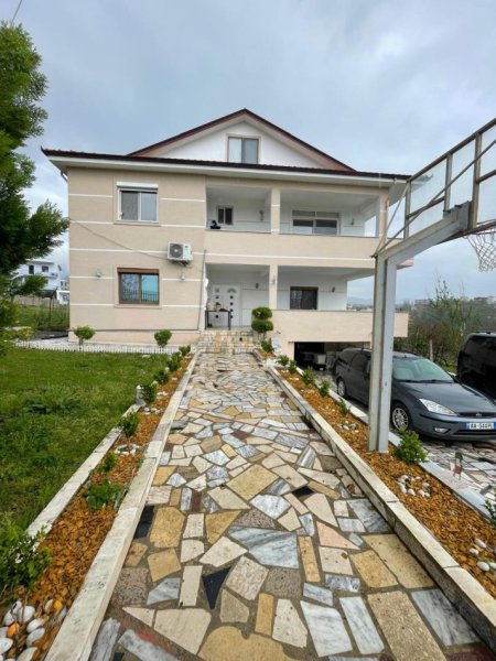 Tirane, jepet me qera Vile 2 Katshe Kati 2, 280 m² 1.500 € (Rruga Panorama e Liqenit Farke)