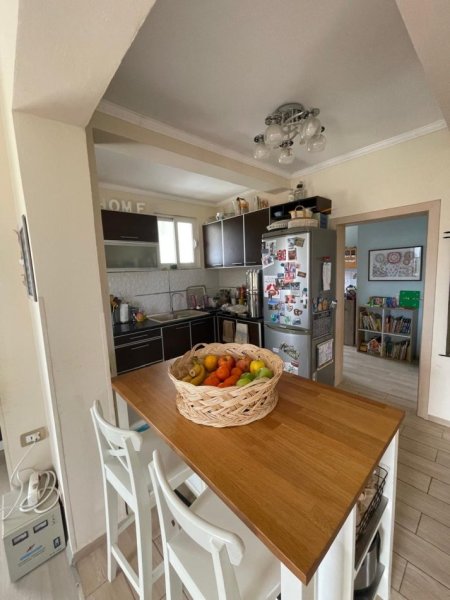 Tirane, jepet me qera Vile 2 Katshe Kati 2, 280 m² 1.500 € (Rruga Panorama e Liqenit Farke)