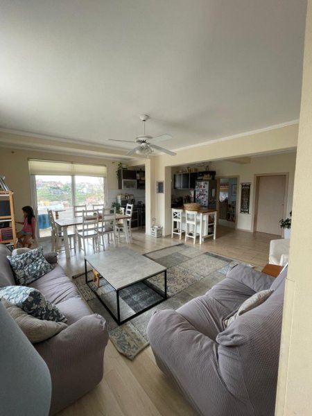 Tirane, jepet me qera Vile 2 Katshe Kati 2, 280 m² 1.500 € (Rruga Panorama e Liqenit Farke)