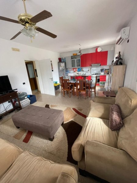 Tirane, jepet me qera Vile 2 Katshe Kati 2, 280 m² 1.500 € (Rruga Panorama e Liqenit Farke)