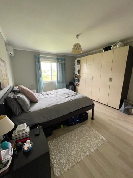 Tirane, jepet me qera Vile 2 Katshe Kati 2, 280 m² 1.500 € (Rruga Panorama e Liqenit Farke)