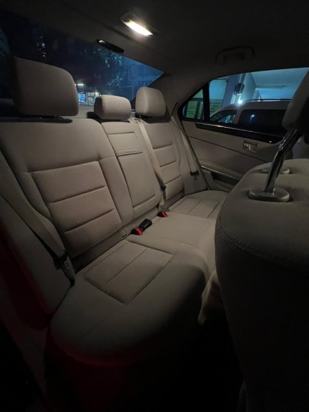 Tirane, shitet makine Mercedes Benz E-Class 220 CDI W212 Nafte, blu e errët automatik Klima 168.900 km 8.200 €