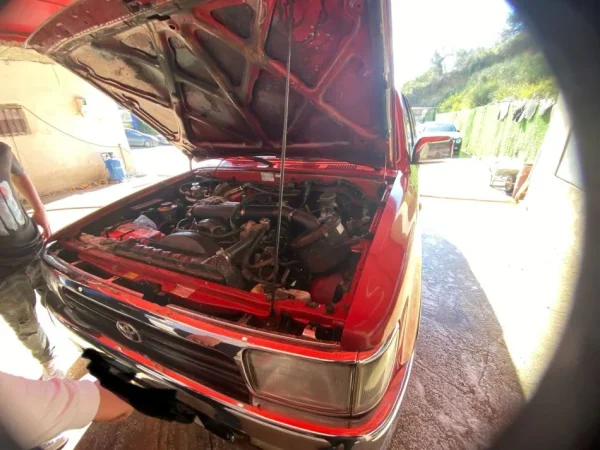 Vlore, shitet makine Toyota runner Nafte, vishnje manuale 4.000 €