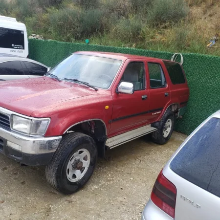 Vlore, shitet makine Toyota runner Nafte, vishnje manuale 4.000 €