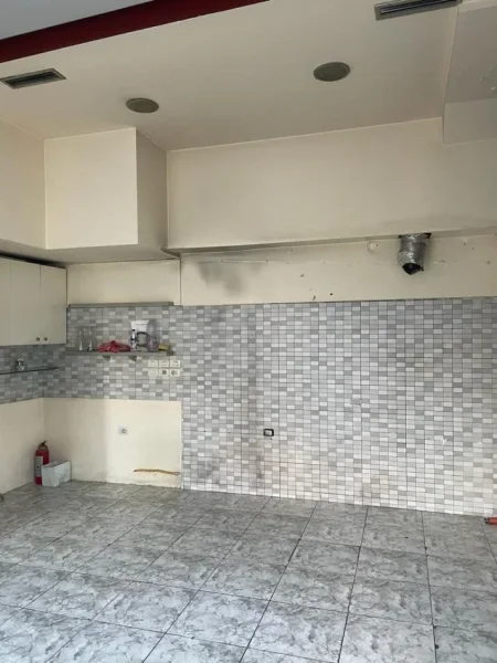 Tirane, jepet me qera ambjent biznesi Kati 0, 35 m² 500 € (Rr. Jorgo Plaku te Medreseja)