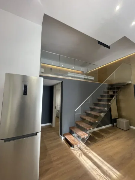 Tirane, shes apartament duplex Dublex Kati 0, 80 m² 140.000 € (Liqeni i thate, Hotel Radisson)