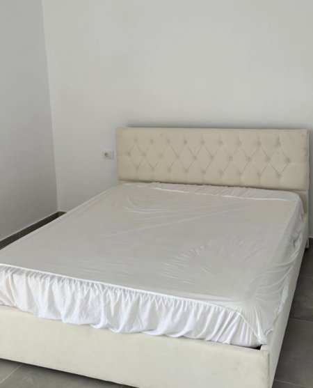 Tirane, jepet me qera garsonier 1+1 Kati 1, 35 m² (Fundi Rruges Burgut,Mbrapa Skrapit)