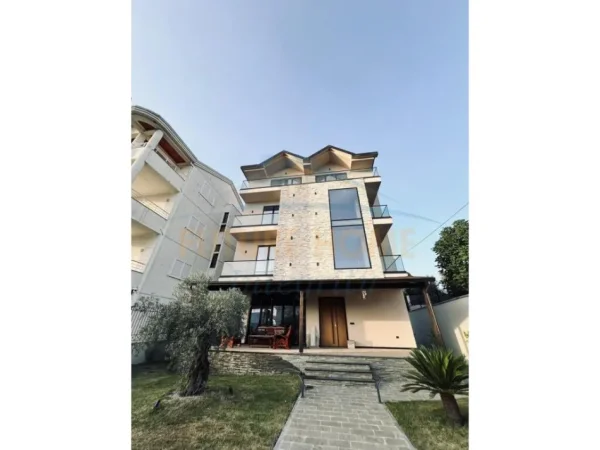 Tirane, jepet me qera Vile 3 Katshe Kati 0, 344 m² 2.500 € (Liqeni i Farkes)