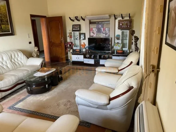 Tirane, shitet Vile 2 Katshe Kati 0, 300 m² 320.000 € (KOMBINAT)