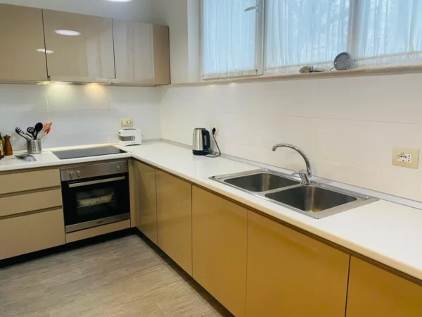 Tirane, shes apartament 2+1+Aneks+Ballkon Verande BODRUM,Prane Vasil Shantos Kati 0, 130 m² 258.000 €