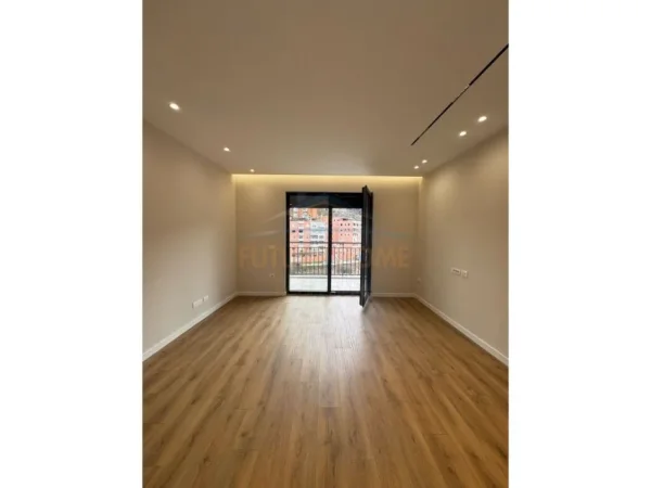 Tirane, shitet apartament 2+1+Ballkon Kati 2, 97 m² 230.000 € (Kodra e Diellit)