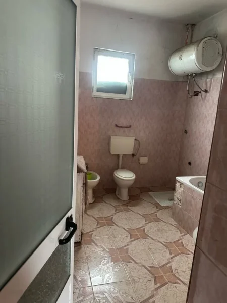 Durres, shitet shtepi 2 Katshe , 220 m² 145.000 € (Rruga Vath Turja)