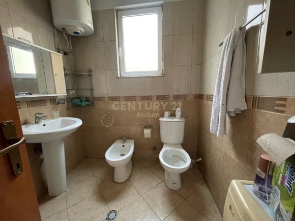 Tirane, jepet me qera apartament 1+1 Kati 2, 70 m² 450 € (rruga bardhyl)
