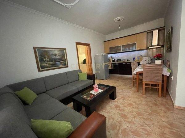Tirane, jepet me qera apartament 1+1 Kati 2, 70 m² 450 € (rruga bardhyl)
