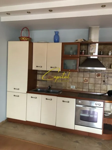 Tirane, jepet me qera zyre Kati 8, 84 m² 900 € (RRUGA SIRI KODRA)
