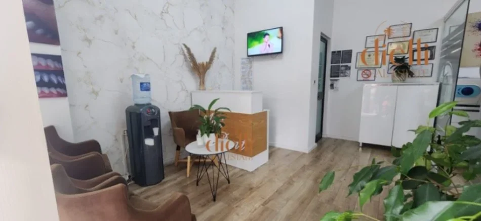 Tirane, shitet ambjent biznesi Kati 0, 35 m² (Komuna Parisit)